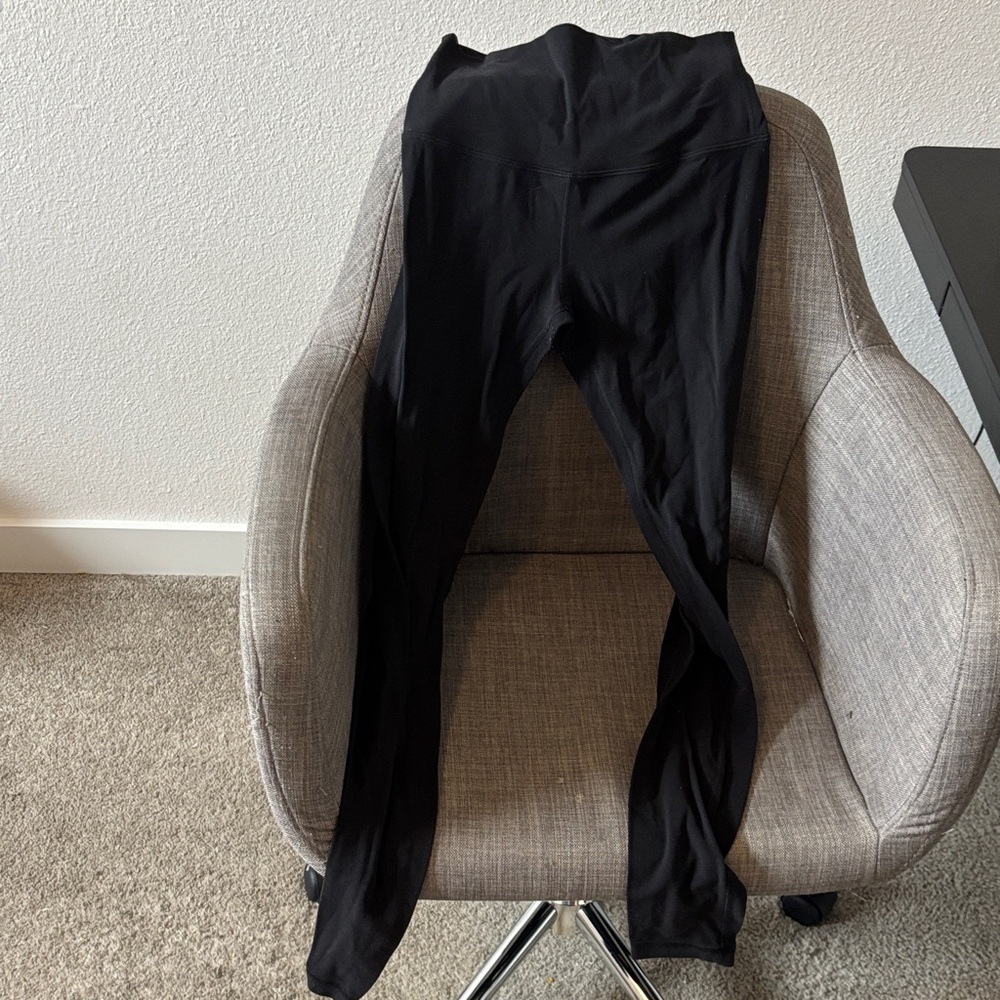 LULULEMON SIZE 4 LEGGINGS